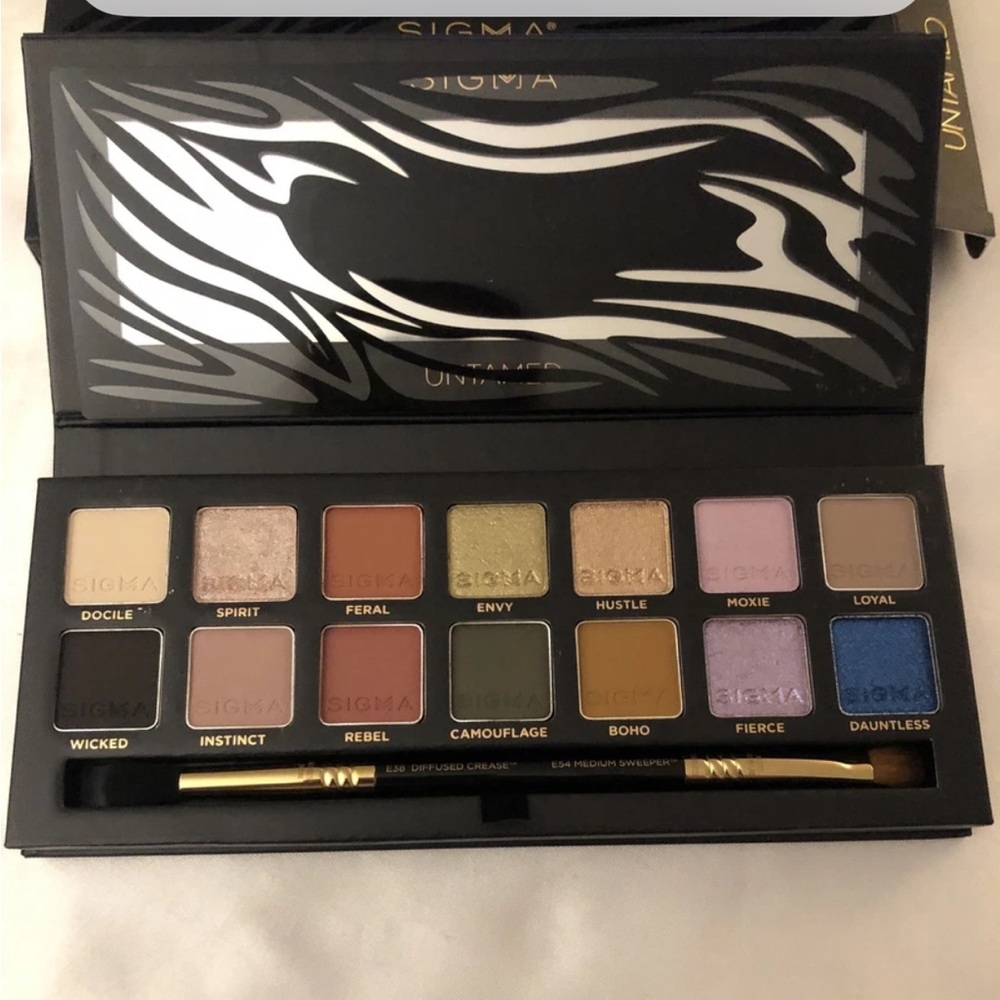 Sigma Beauty Untamed Beauty 14 Pan Eyeshadow Palette + Dual Ended Brush NIB